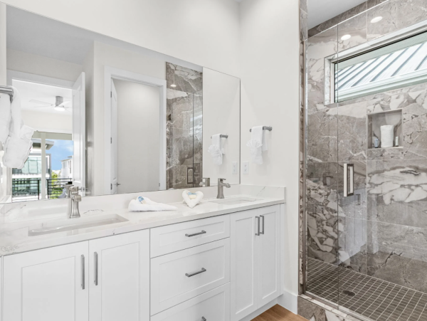 Fort Myers Beach Luxury Canal-Front Rental - 5 King Suites & Private Pool